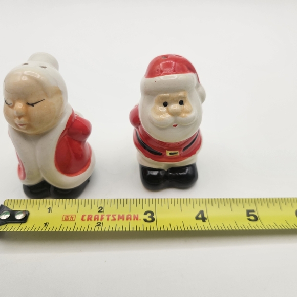 Vintage Mr and Mrs Claus salt and pepper shakers - Picture 7 of 8